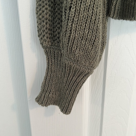 American Eagle Sweater - Picture 3 of 5